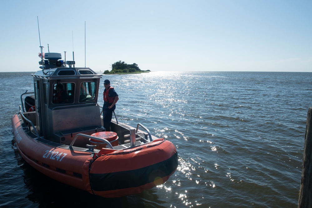 Coast Guard continues search for missing diver