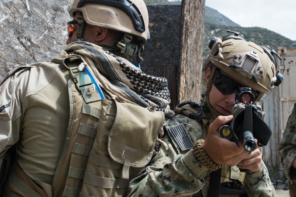Combat Cameramen Conduct Close Quarters Combat Training at Spring Quick Shot 2016