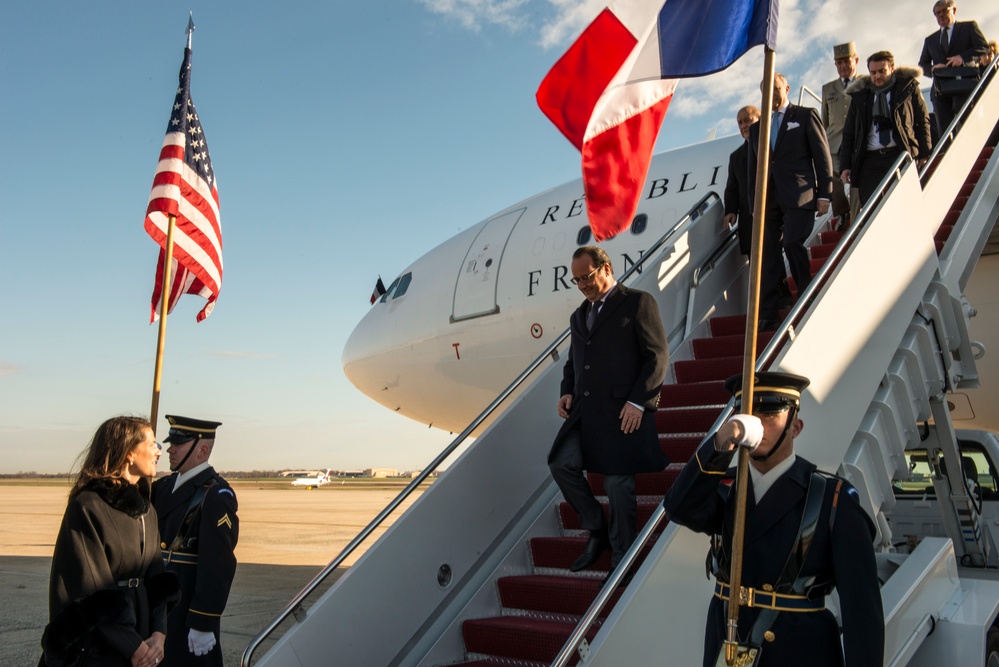 French President Hollande arrives at Joint Base Andrews, to meet President Obama at White House