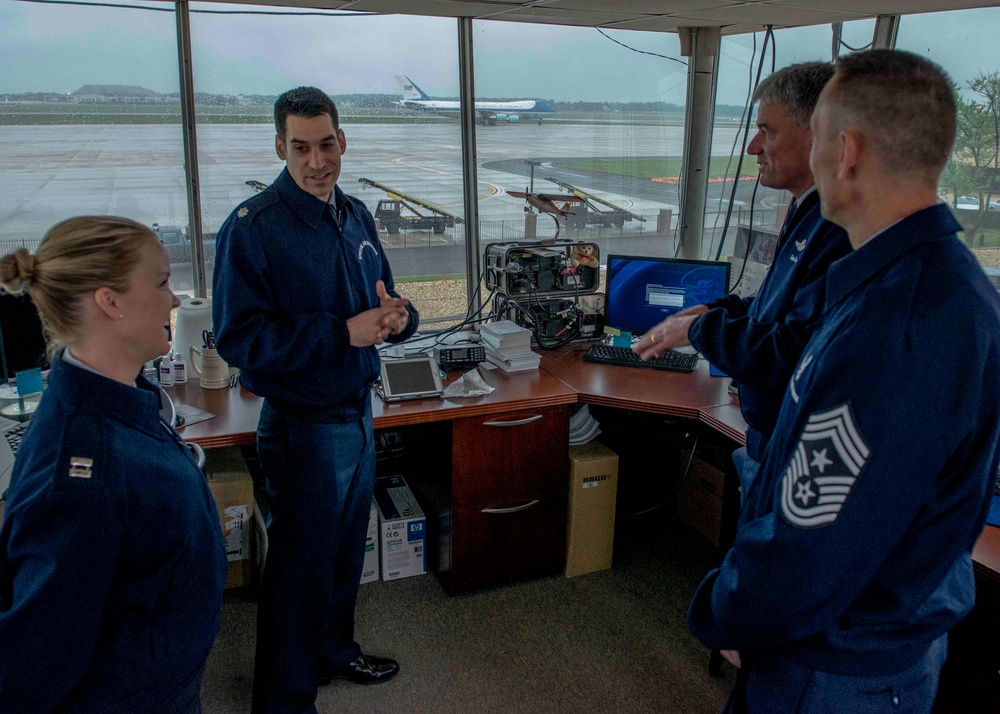 18 AF commander visits 'Air Force One' wing