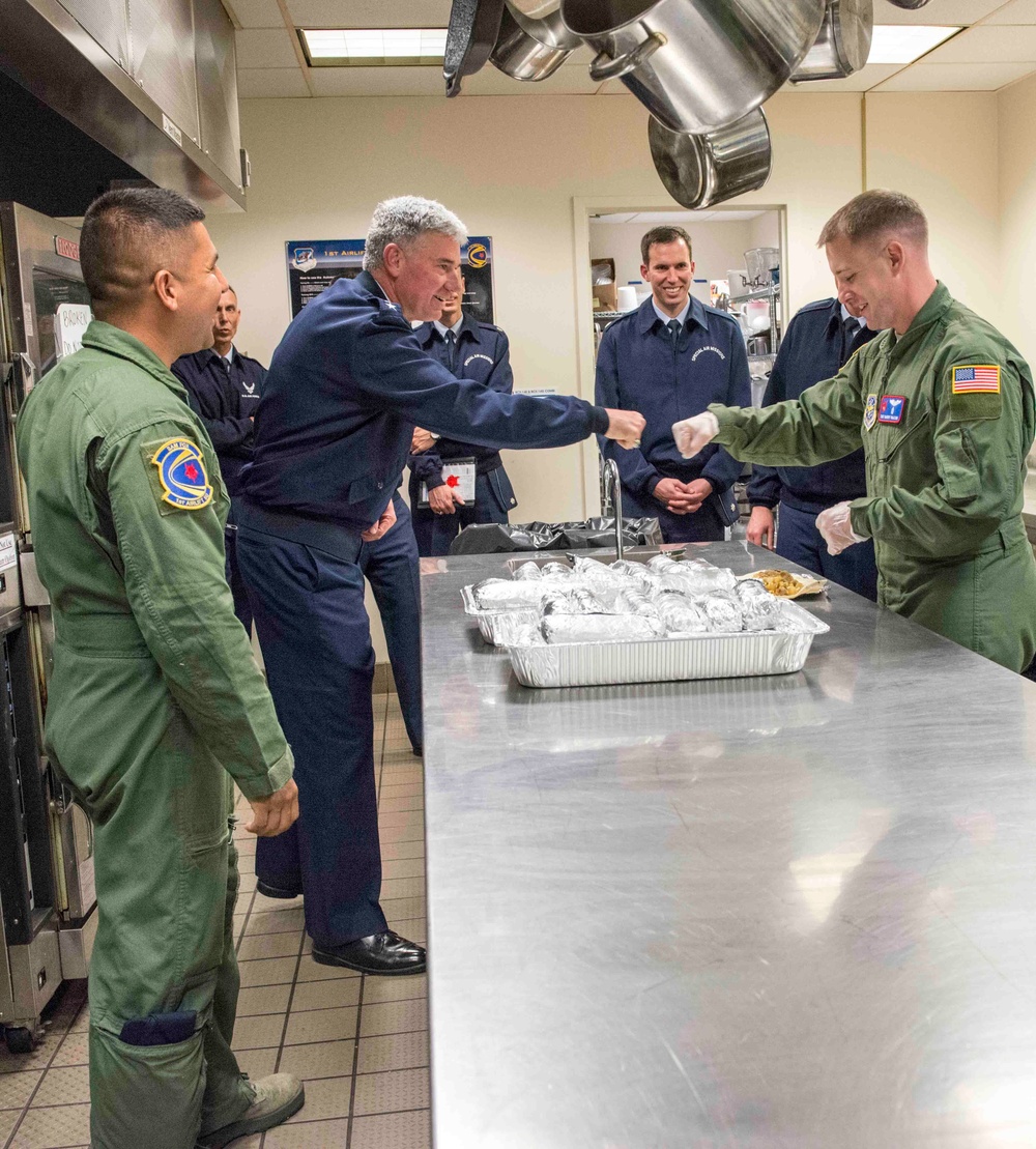 18 AF commander visits 'Air Force One' wing