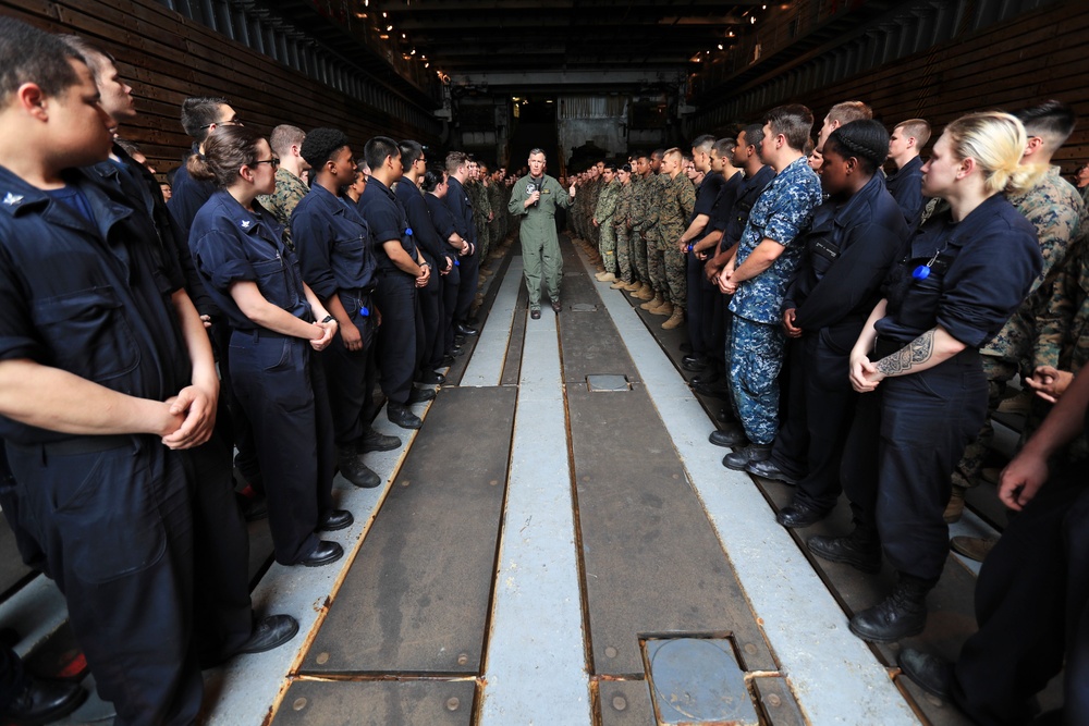 Rear Adm. Lindsey Visits USS Whidbey Island
