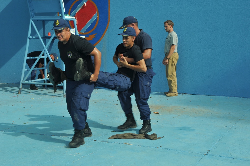 New Mexico National Guard medics share knowledge with Costa Rican Coast Guardsmen