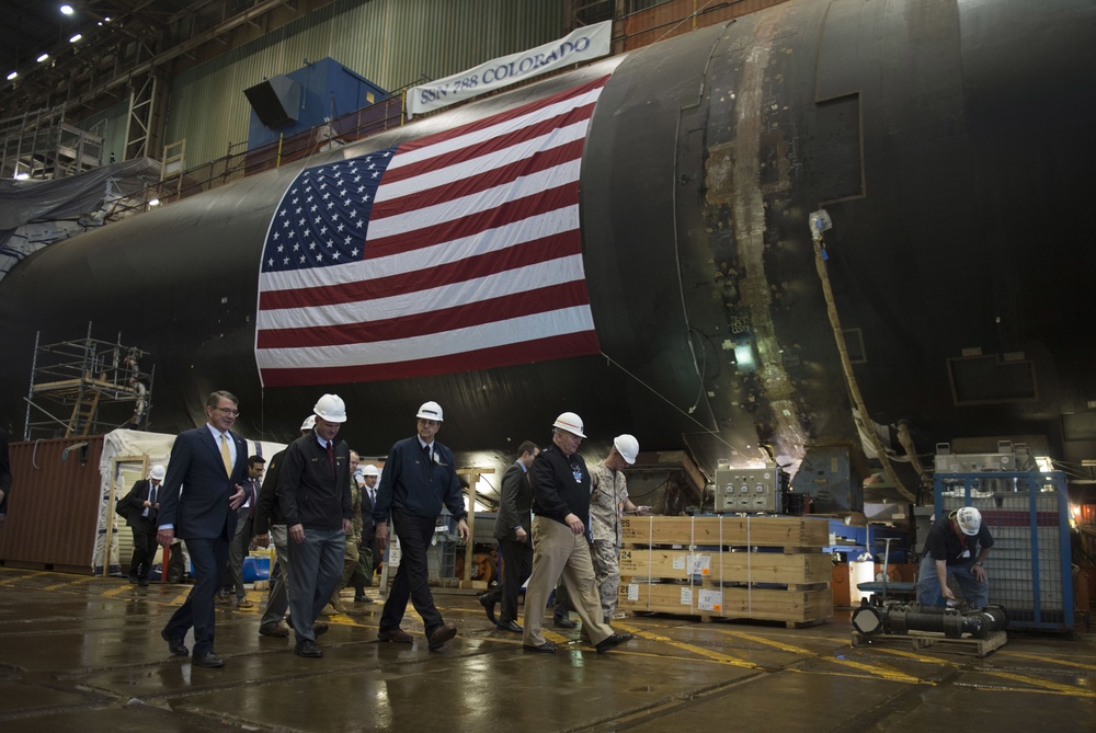 SD tours Electric Boat Facility