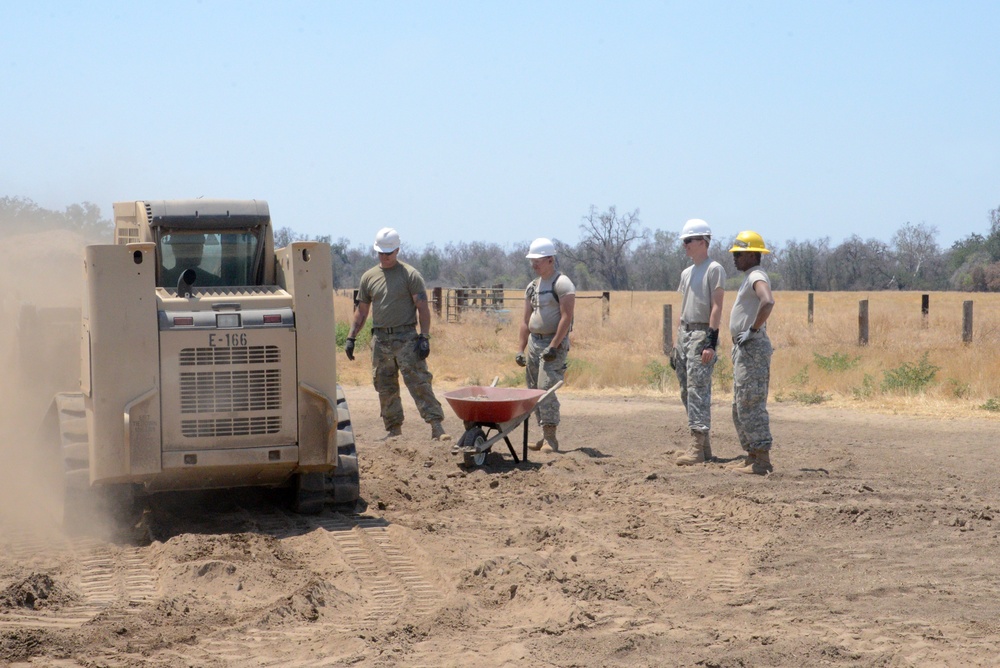 Soldier train on the skit-steer loader