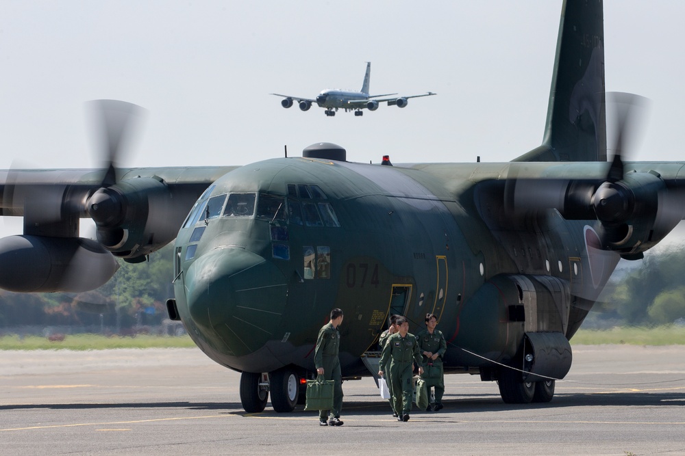 JASDF loadmasters familiarize JAI