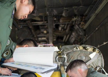 JASDF loadmasters familiarize JAI
