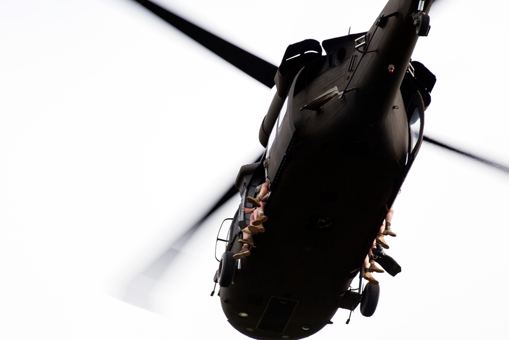 U.S. Army Rangers parachute Into Lake Lanier