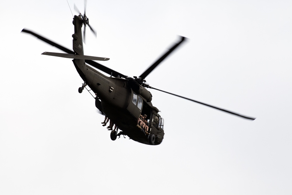 U.S. Army Rangers Jump Into Lake Lanier