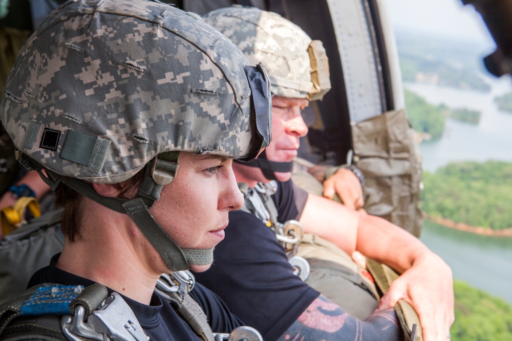 U.S. Army Rangers parachute Into Lake Lanier