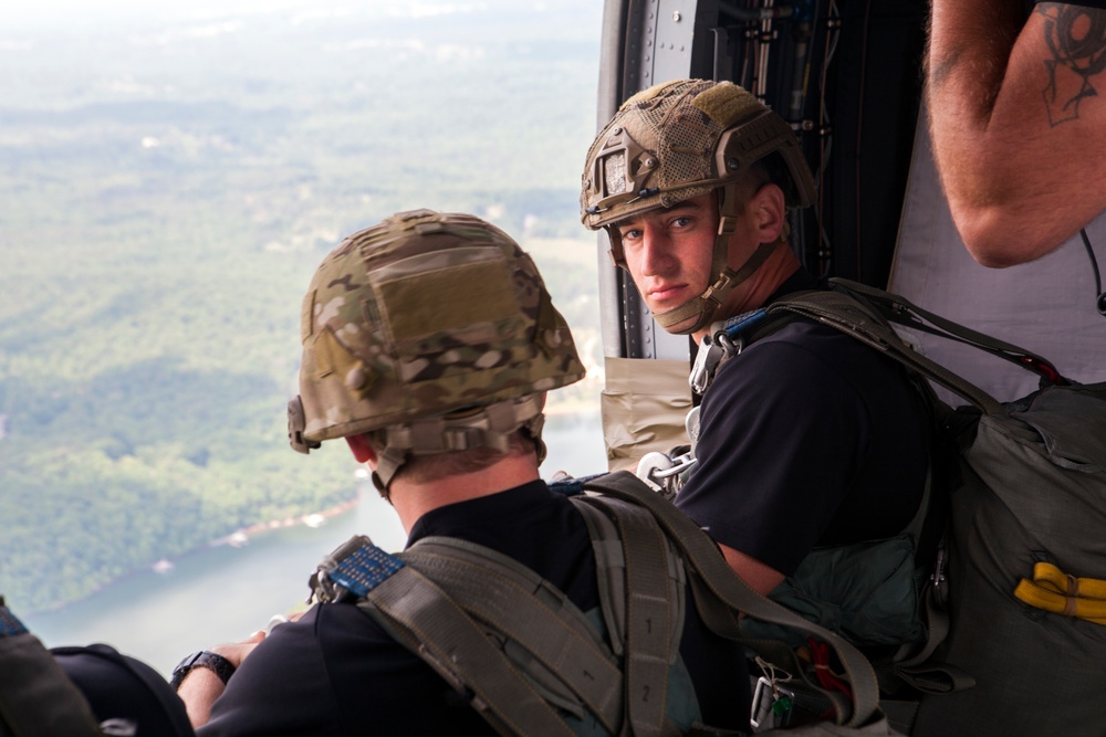 U.S. Army Rangers parachute Into Lake Lanier