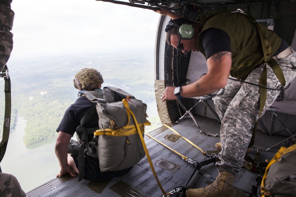 U.S. Army Rangers parachute Into Lake Lanier