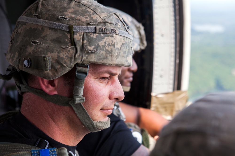 U.S. Army Rangers parachute Into Lake Lanier