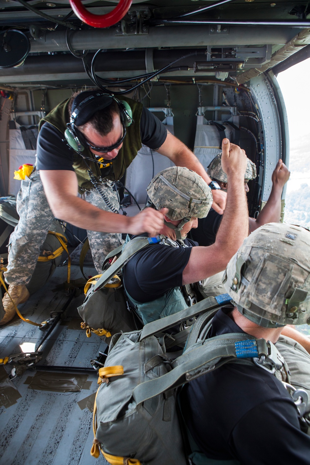 U.S. Army Rangers parachute Into Lake Lanier