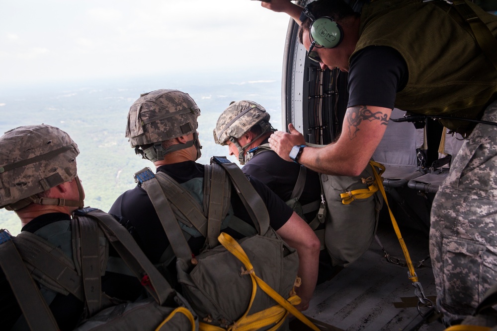 U.S. Army Rangers parachute Into Lake Lanier