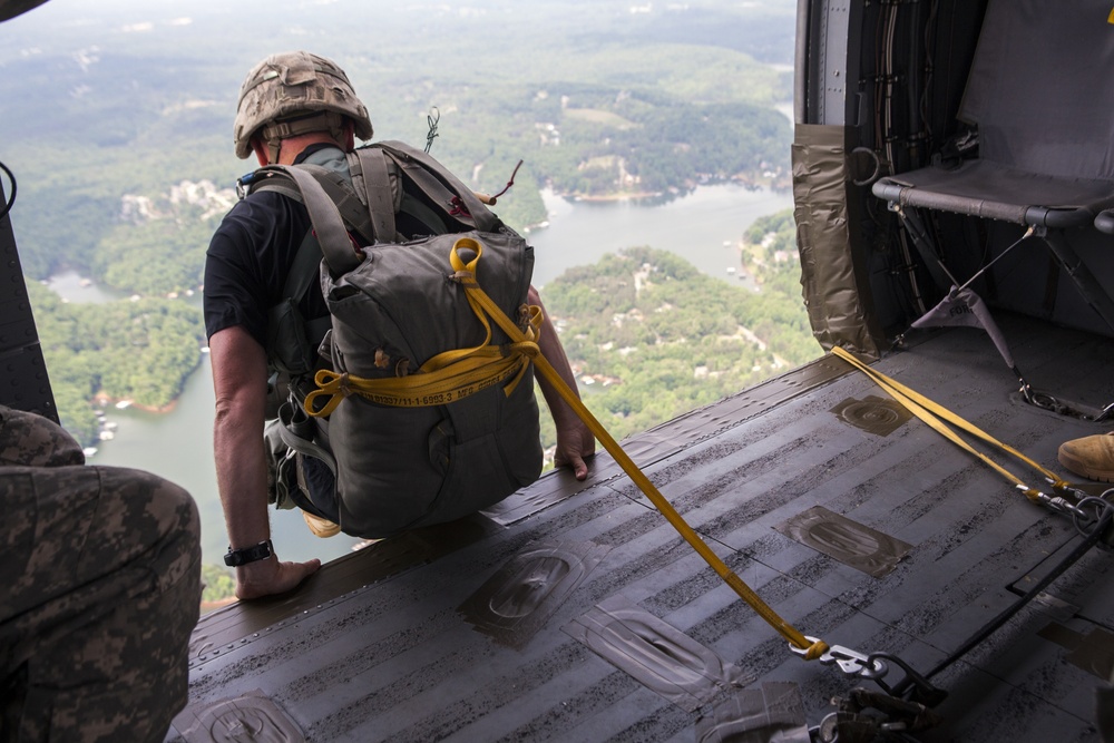 U.S. Army Rangers parachute Into Lake Lanier