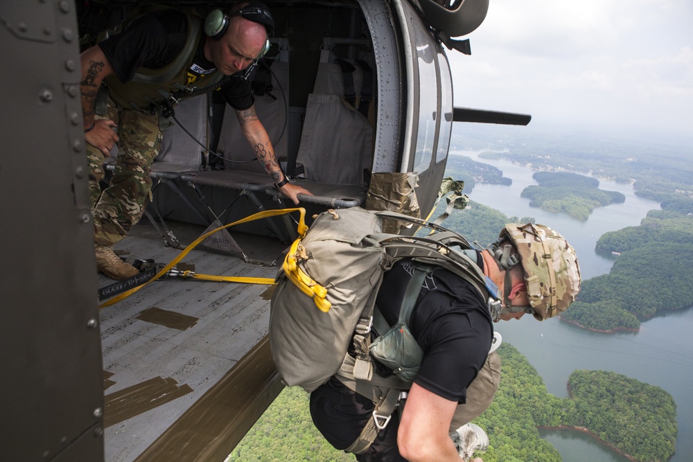 U.S. Army Rangers parachute Into Lake Lanier