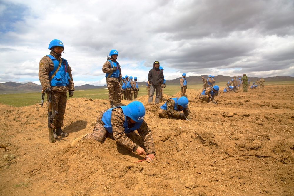 U.S. Army, Canadian Army teach minefield extraction techniques to Mongolian Armed Forces members during Khaan Quest 2016