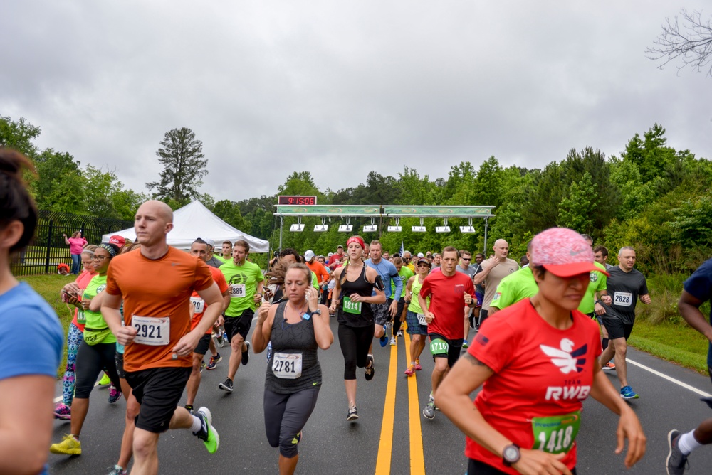 Fourth Annual Minuteman Muster brings more than 400 runners to NCNG Headquarters