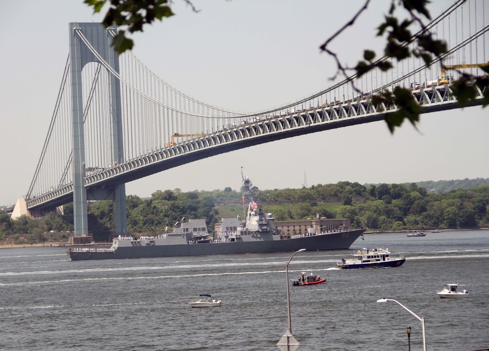 USS Bainbridge participates in NYC Fleet Week