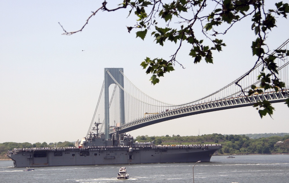 USS Bataan participates in NYC Fleet Week Ship Parade