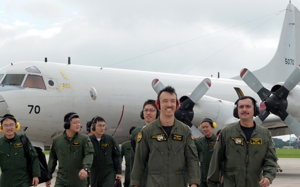 JMSDF and VP-8 Perform Exercise