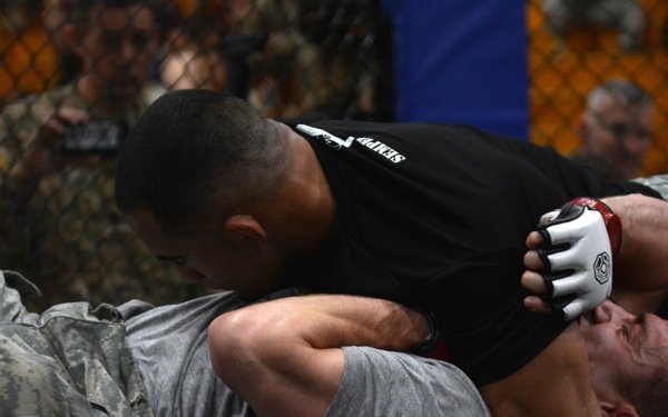 Paratroopers face-off during All American Week 2016 Combatives Tournament finals