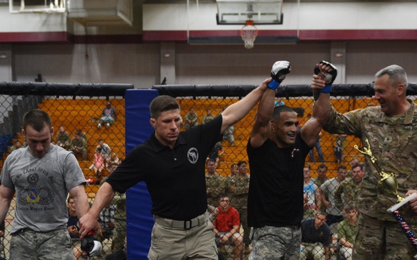 Paratroopers face-off during All American Week 2016 Combatives Tournament finals