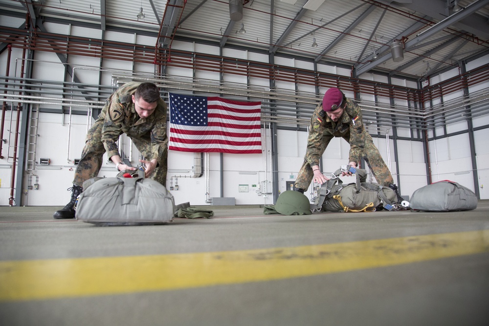 US/Deutschland Friendship Jump