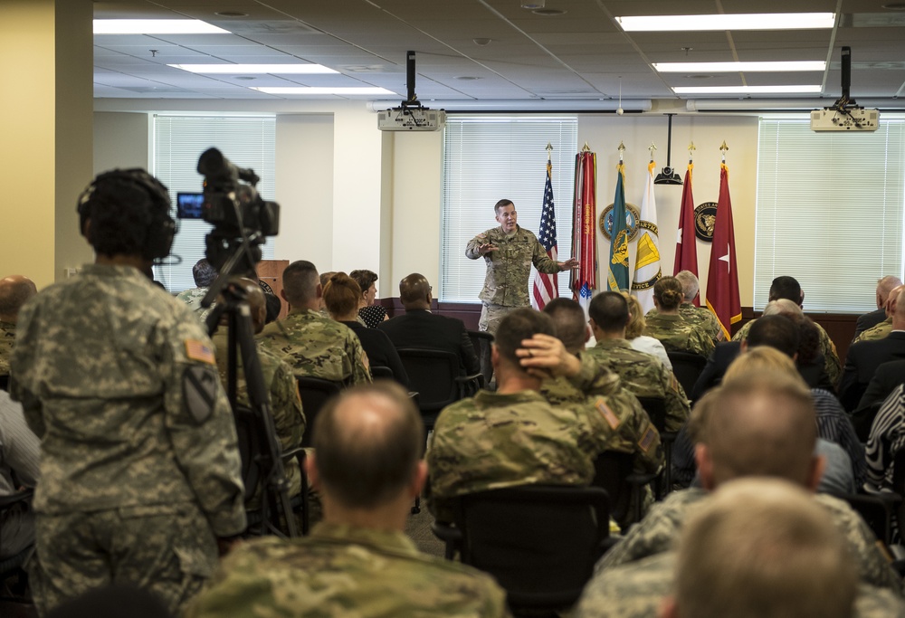 Chief or Army Reserve broadcasts final town hall online