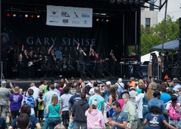 Lt. Dan Band Visits NSAB