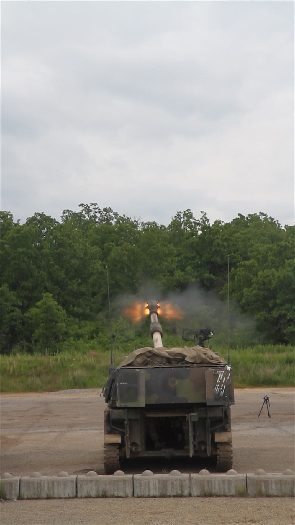Arkansas National Guard Soldiers Fire Paladin