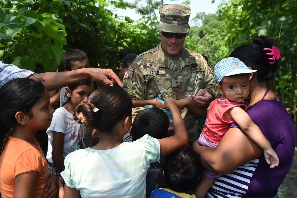 Brig. Gen. Bacon meets with Task Force Red Wolf service members during Exercise BEYOND THE HORIZON 2016 GUATEMALA