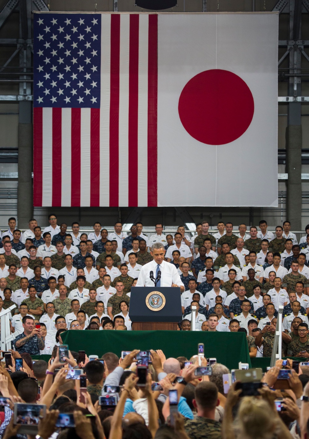 President Obama visits MCAS Iwakuni