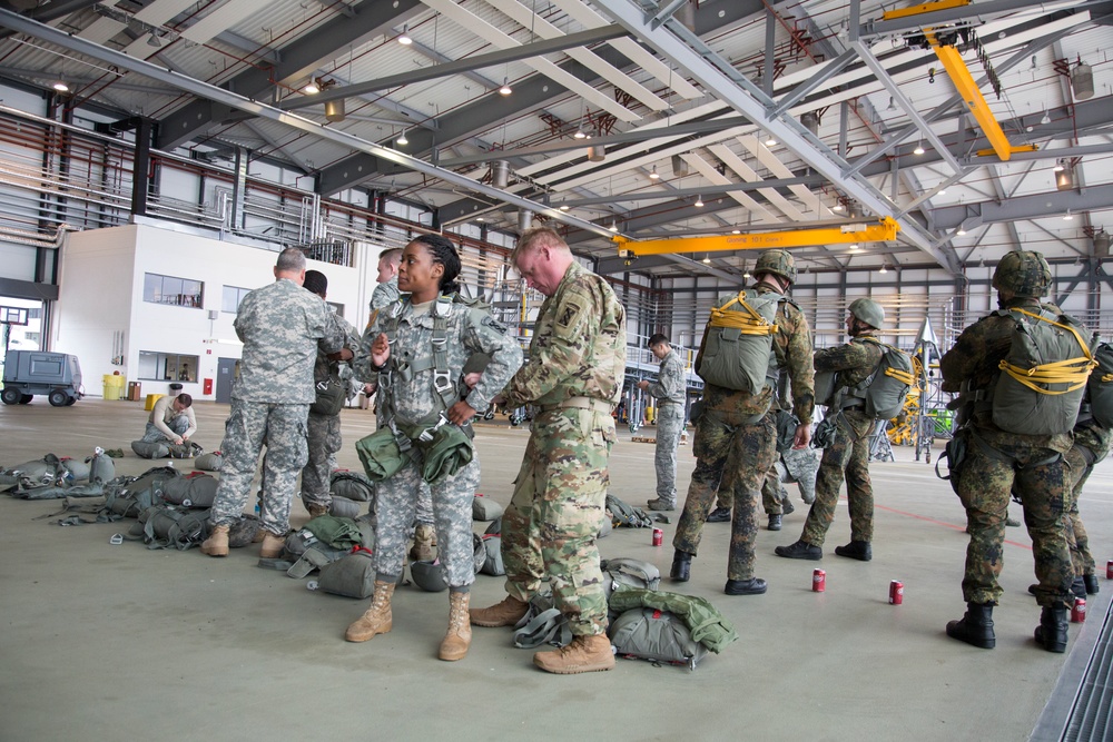 US/Deutschland Friendship Jump