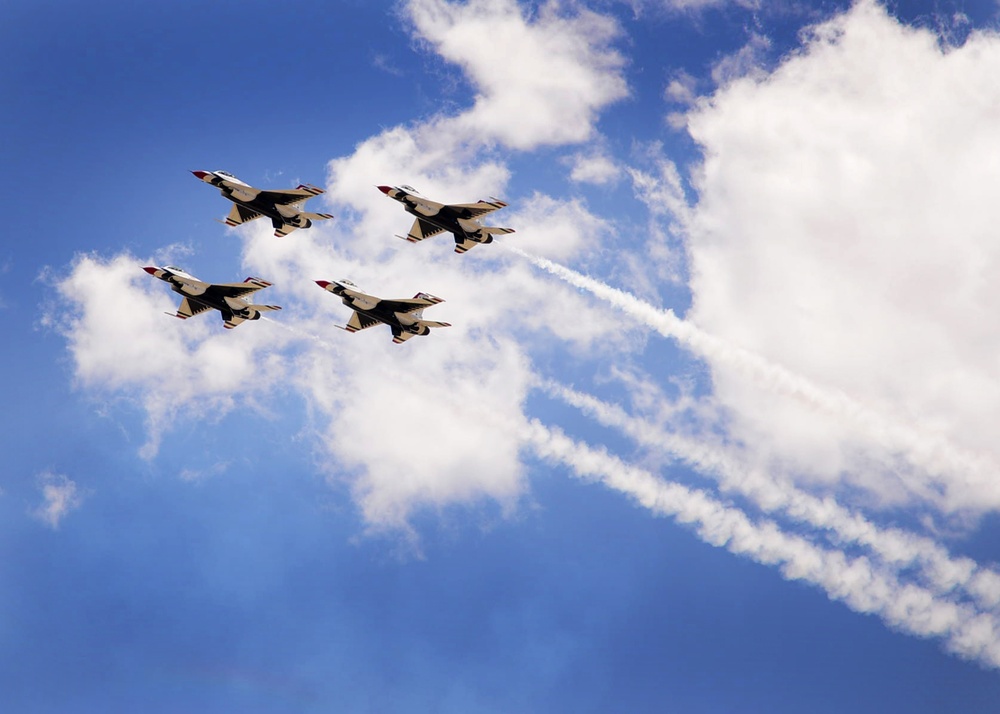 Thunderbirds arrive at Cannon AFB
