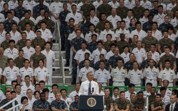 Obama visits MCAS Iwakuni