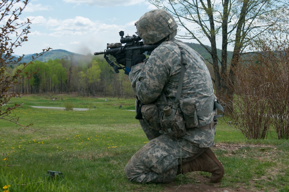 Soldier Qualifies with M-4