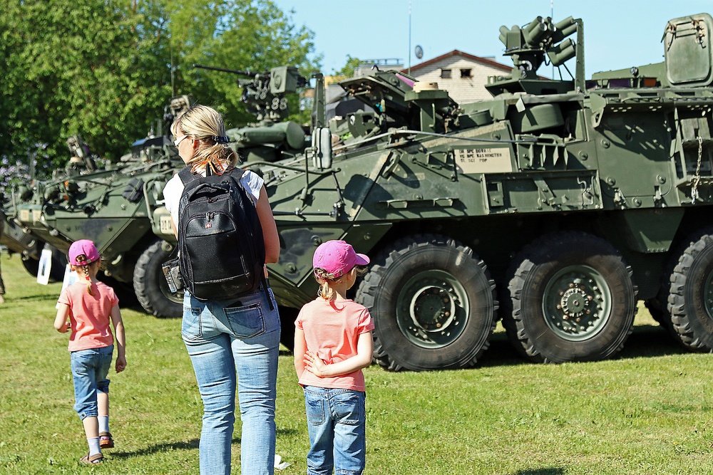 Gauja celebration features cavalry troopers, static display