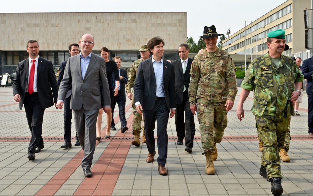 2nd Cavalry Soldiers Stand Tall for Visit from Prime Minister of Czech Republic