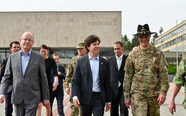 2nd Cavalry Soldiers Stand Tall for Visit from Prime Minister of Czech Republic