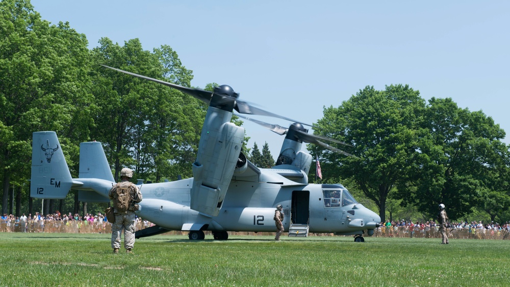 Marine, Navy helicopters churn up dust, grass and cheers in Long Island