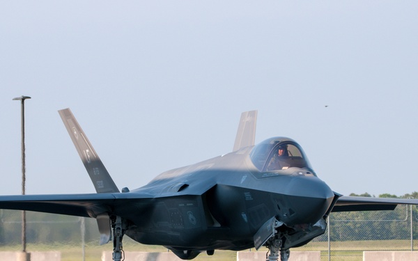 F-35 Lightining II taxis at ACY