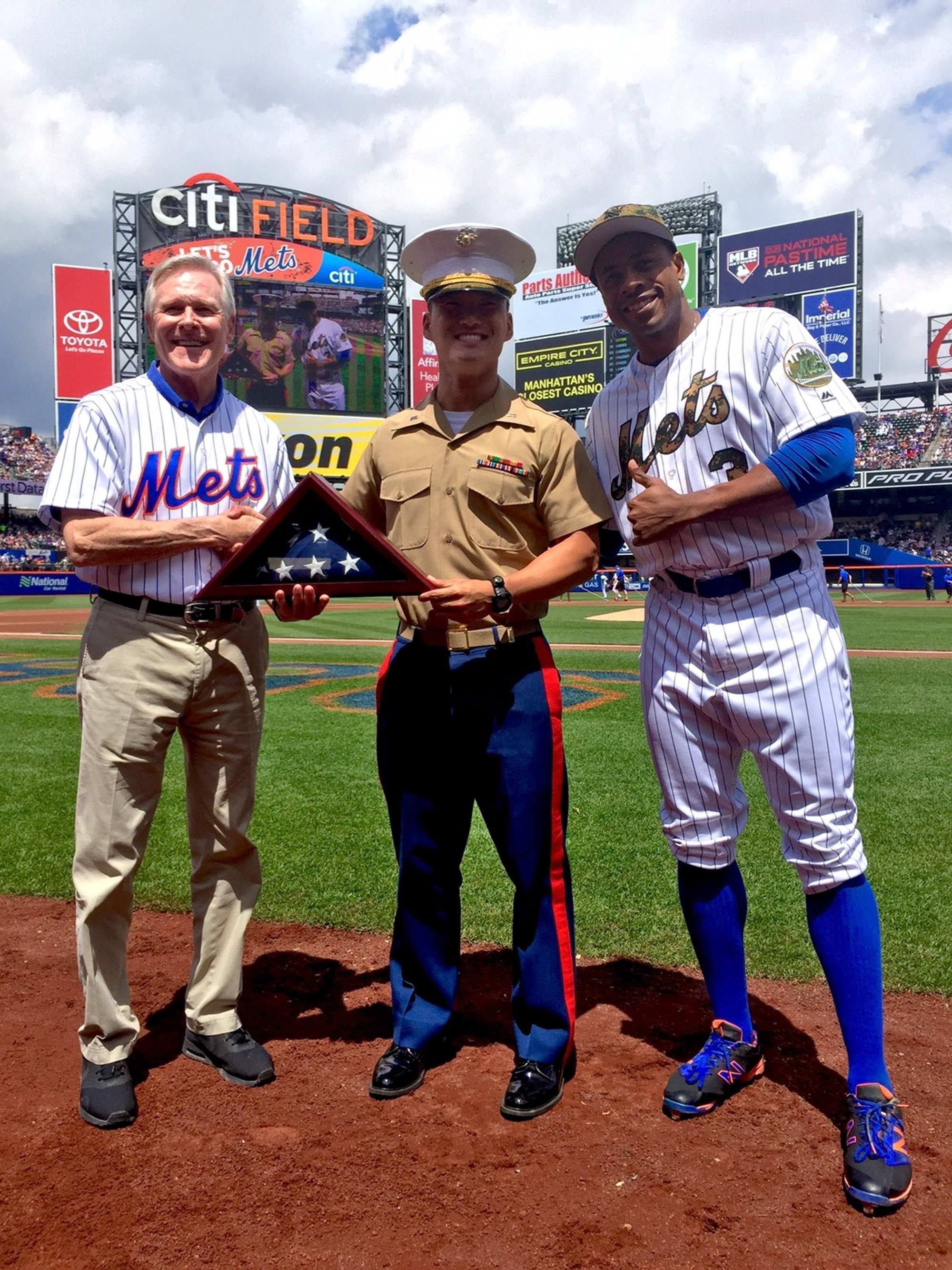 Mets, Curtis Granderson Honor Troops on Memorial Day - SI Kids