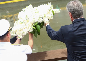 Service members, NYV honors the fallen