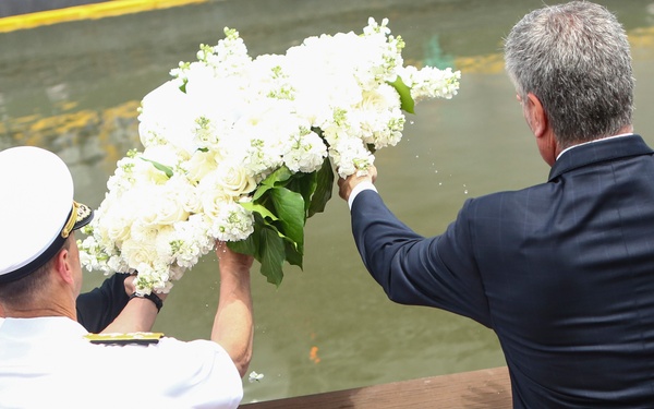 Service members, NYV honors the fallen