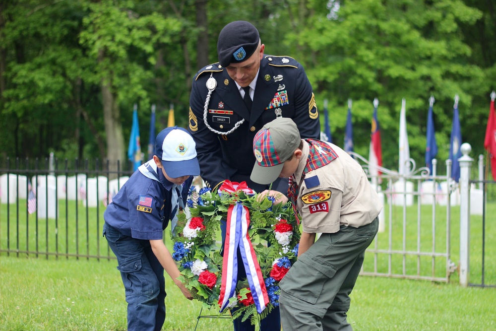 Boy Scouts lay wreath at Military Cemetery