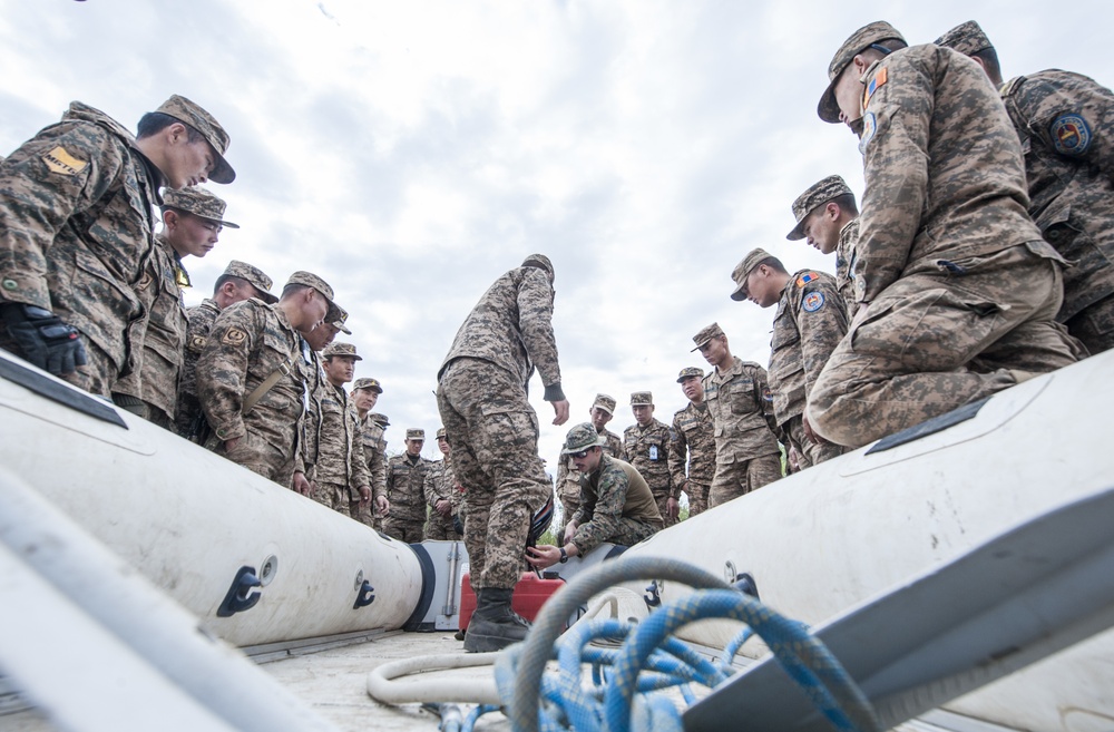 U.S. Marines, Mongolian soldiers conduct small boat riverine training course during Khaan Quest 2016.