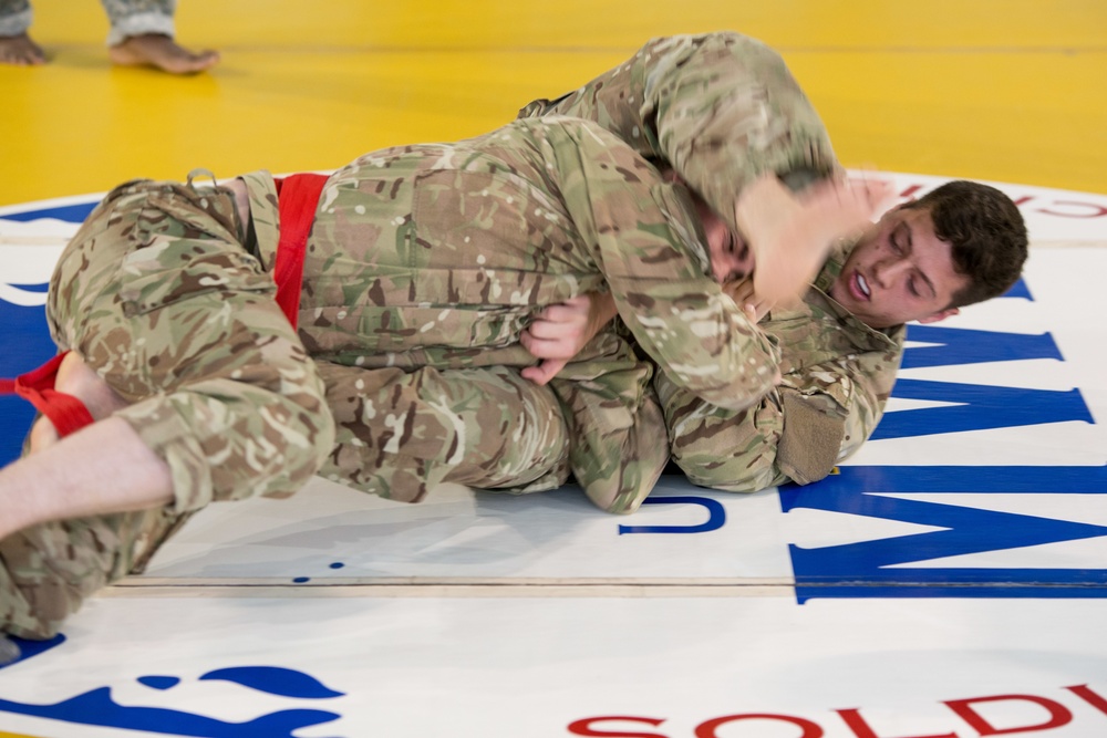 British Soldiers Learn US Combatives Techniques