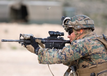 U.S. Marines &amp; Spanish SOF hone shooting skills